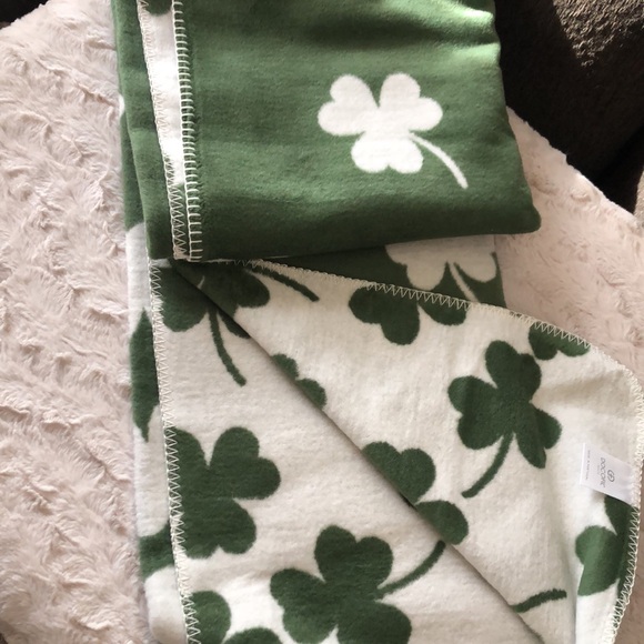 Docofil SHAMROCK St. Patrick’s Day Throw Blanket - Picture 9 of 11